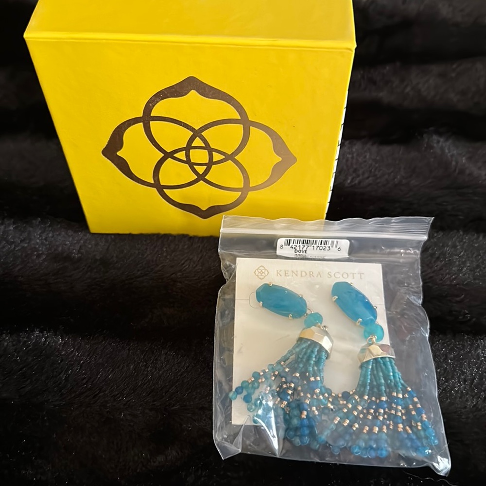 Stunning Kendra Scott Turquoise Dangle Earrings! NWT!